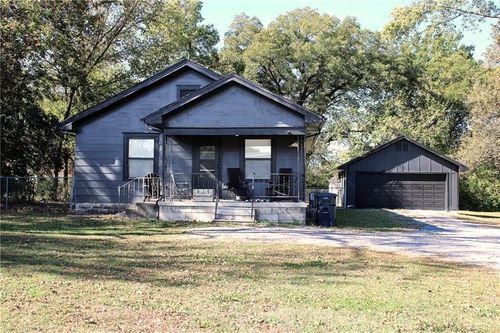 4075 Parkview Dr, Frontenac, KS, 66763-2302 | Card Image