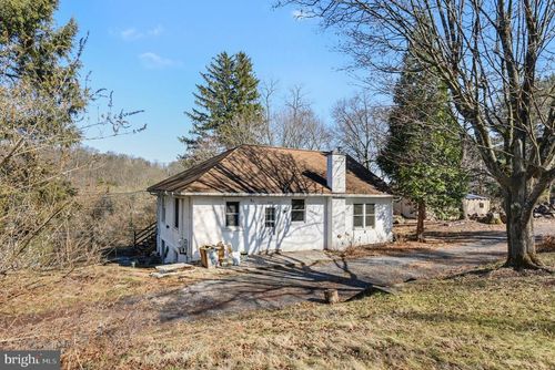 939 Gravel Pike, SCHWENKSVILLE, PA, 19473-1808 | Card Image