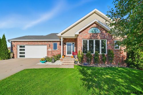 720 Jantze Cir, Milford, NE, 68405-8523 | Card Image