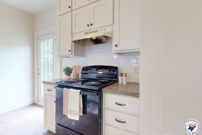 2124 Stevenson St, House other with 2 bedrooms, 1 bathrooms and null parking in Texarkana TX | Image 5