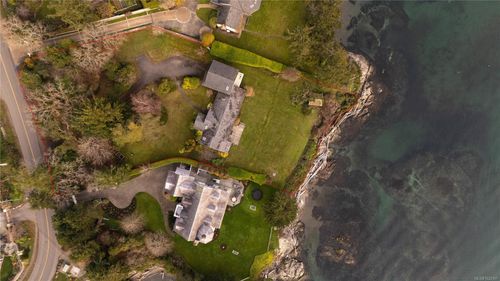 3901 Tudor Ave, Saanich, BC, V8N4L3 | Card Image