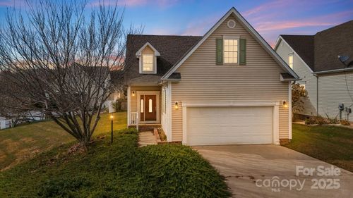8 Sweet Gum Dr, Asheville, NC, 28805-8203 | Card Image