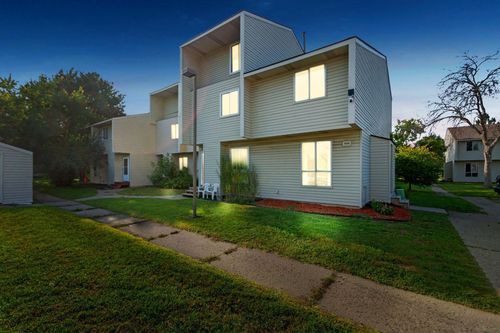 5648 Brookdale Dr N, Brooklyn Park, MN, 55443-3105 | Card Image