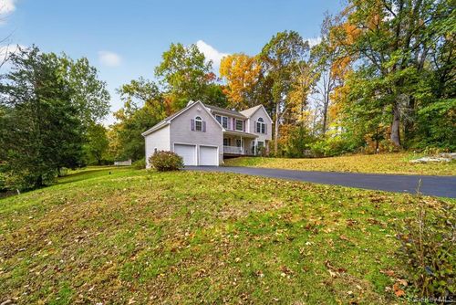 5 Northview Ln, East Fishkill, NY, 12533-6031 | Card Image