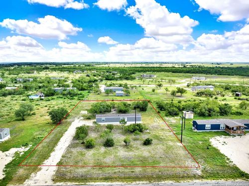 888 Lobo Loop, Hondo, TX, 78861 | Card Image