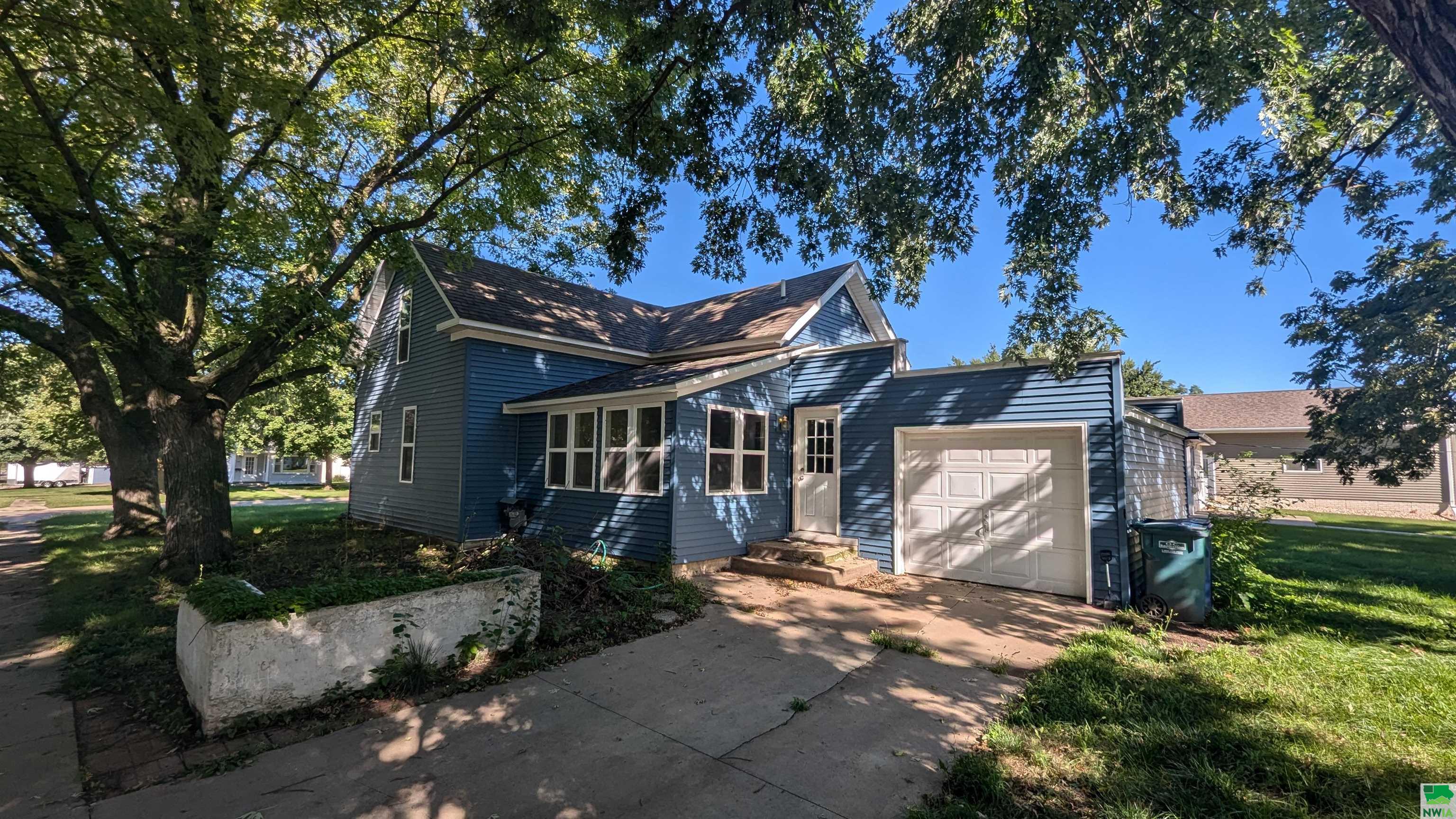 Arizona Ave, Orange City, IA 51041