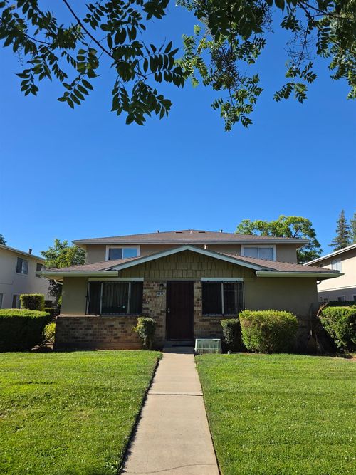 102-4974 N Holt Ave, Fresno, CA, 93705-0156 | Card Image