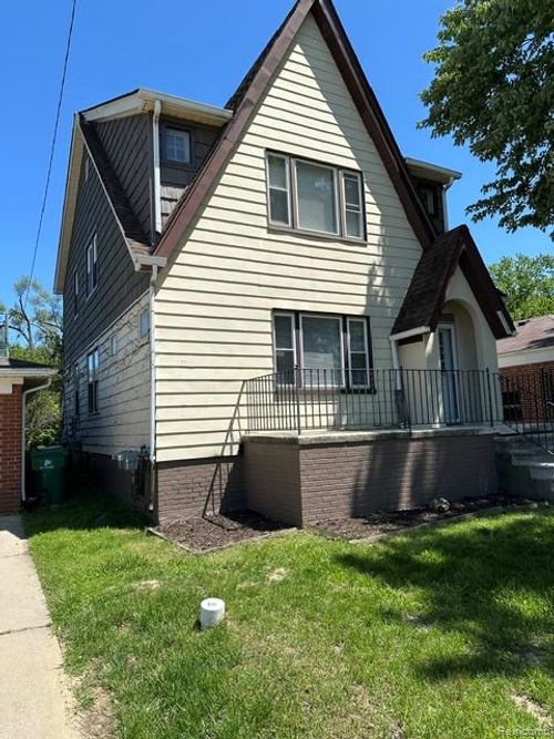 24320 Flower Ave, Eastpointe, MI, 48021-1006 | Card Image
