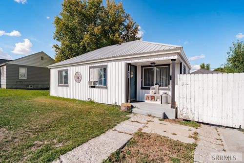 155 E Crowley St, Idaho Falls, ID, 83402-2119 | Card Image