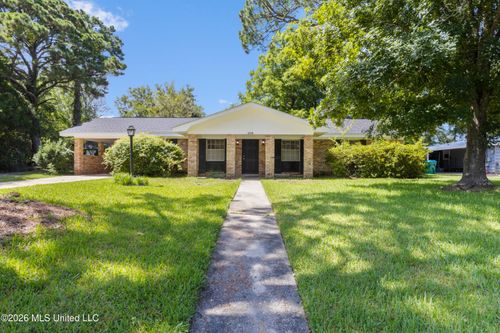 2518 Parkwood Pl, Ocean Springs, MS, 39564-4211 | Card Image