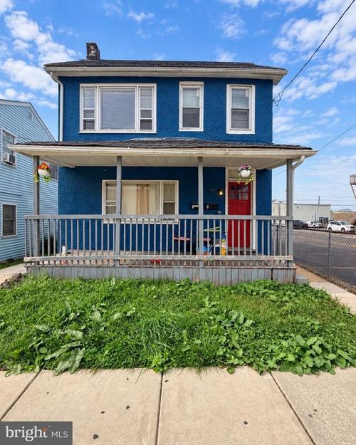 806 Market St, MARCUS HOOK, PA, 19061-4700 | Card Image