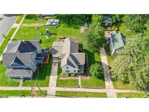 840 Maple St, Baldwin, WI, 54002-9252 | Card Image
