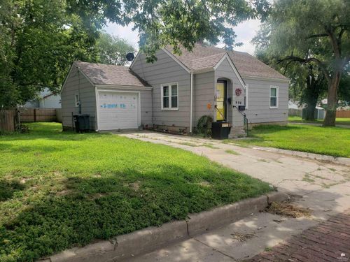 906 10th St, Clay Center, KS, 67432-2748 | Card Image