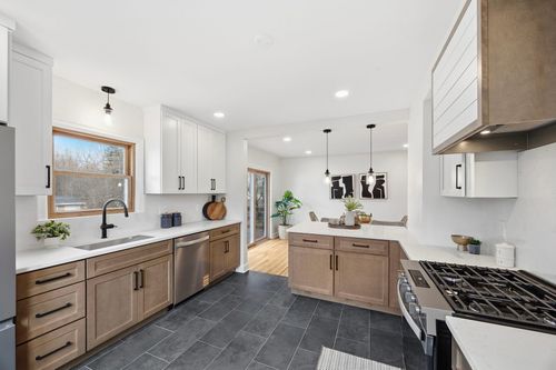 1010 Oak Ridge Rd, Hopkins, MN, 55305-4661 | Card Image