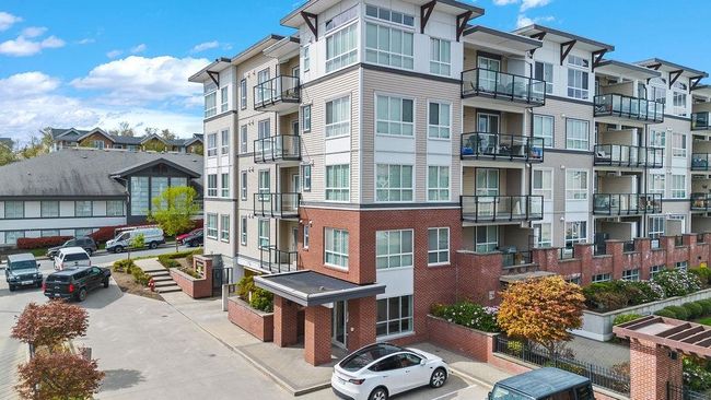 212 - 6468 195 A Street, Condo with 1 bedrooms, 1 bathrooms and 1 parking in Surrey BC | Image 1