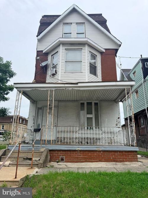2117 W Hunting Park Ave, PHILADELPHIA, PA, 19140-2815 | Card Image