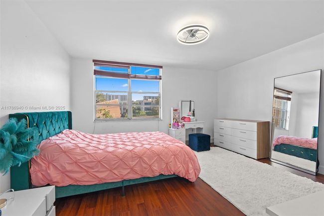 APT-402 - 17800 Atlantic Blvd, Condo with 1 bedrooms, 2 bathrooms and null parking in Sunny Isles Beach FL | Image 16