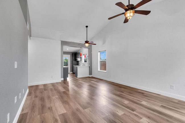 112 Prairie Springs Loop, House other with 2 bedrooms, 2 bathrooms and 2 parking in Georgetown TX | Image 6