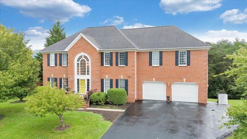 5018 Carter Grove Ln, Roanoke, VA, 24012-8579 | Card Image