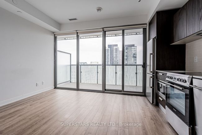 2413 - 50 Charles St E, Condo with 0 bedrooms, 1 bathrooms and null parking in Toronto ON | Image 10