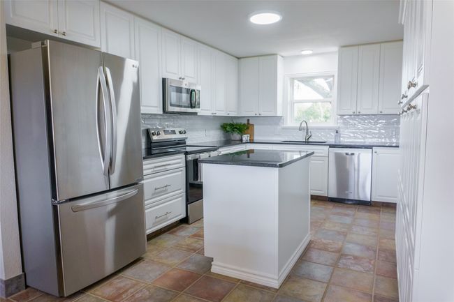 1005 Smirl Dr, House other with 4 bedrooms, 2 bathrooms and null parking in Heath TX | Image 9