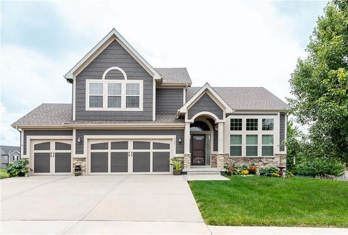 907 N Cottonwood Ave, Kearney, MO, 64060-8881 | Card Image