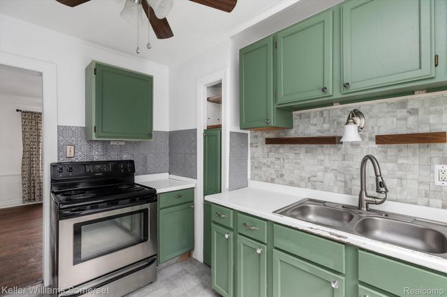 6110 Yorkshire Rd, Home with 0 bedrooms, 3 bathrooms and 2 parking in Detroit MI | Image 12