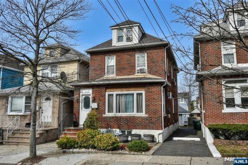 423 N 8th St, Fairview, NJ, 07022-1107 | Card Image