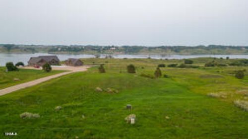 3076 Lake Front Dr, Jamestown, ND, 58401-4411 | Card Image