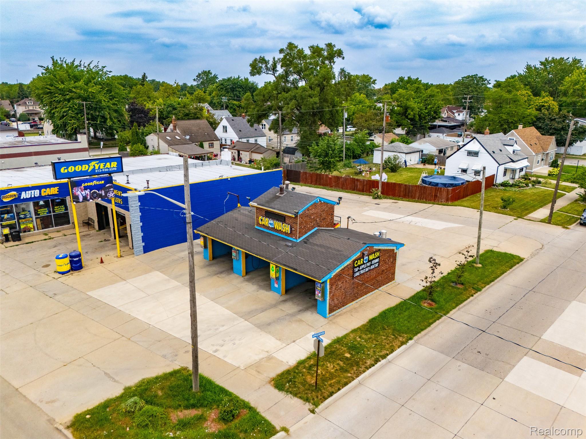 Commercial Sale in Lincoln Park 2