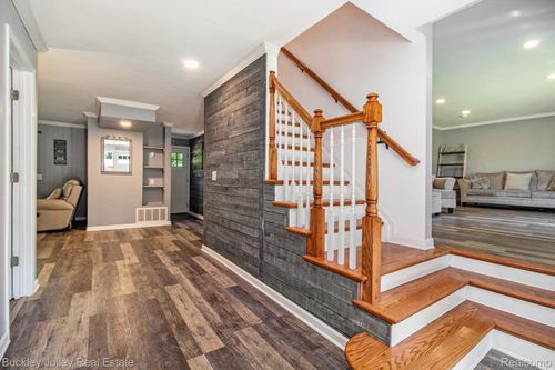 1049 Hillcrest Ave, Brighton, MI, 48116-1609 | Card Image