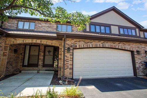 1819 Golf View Dr, Bartlett, IL, 60103-9548 | Card Image