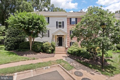 33-12101 Green Ledge Ct, FAIRFAX, VA, 22033-2549 | Card Image
