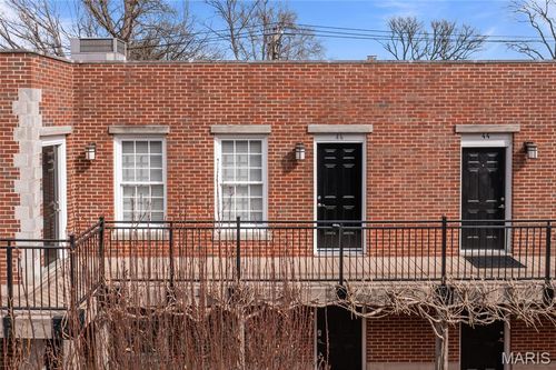 46 Carriage Ln, Saint Louis, MO, 63108-1515 | Card Image