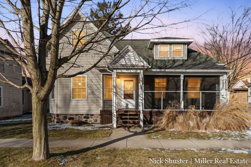 211 N Queen St, Nashville, MI, 49073-9323 | Card Image