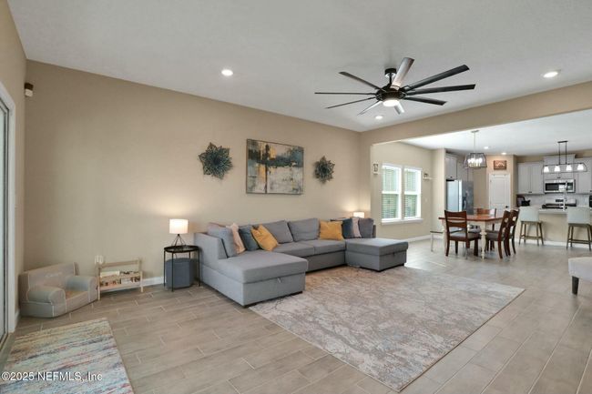 3922 Cloverdale Ct, House other with 3 bedrooms, 2 bathrooms and null parking in MIDDLEBURG FL | Image 17