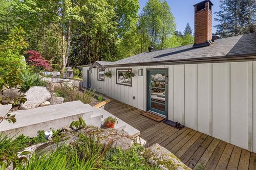 1544 Henderson Ave, Roberts Creek, BC, V0N2W2 | Card Image
