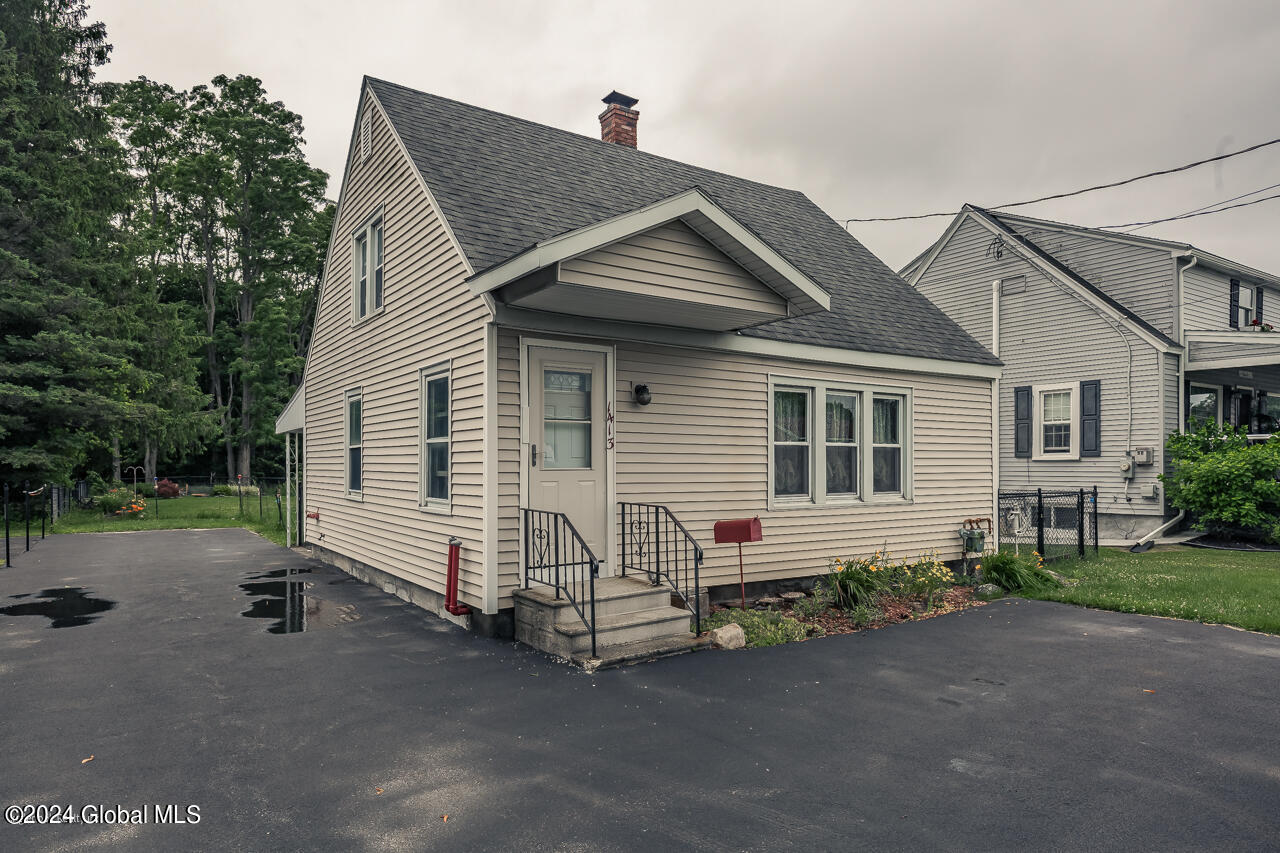 Midline Rd, Amsterdam, NY 12010