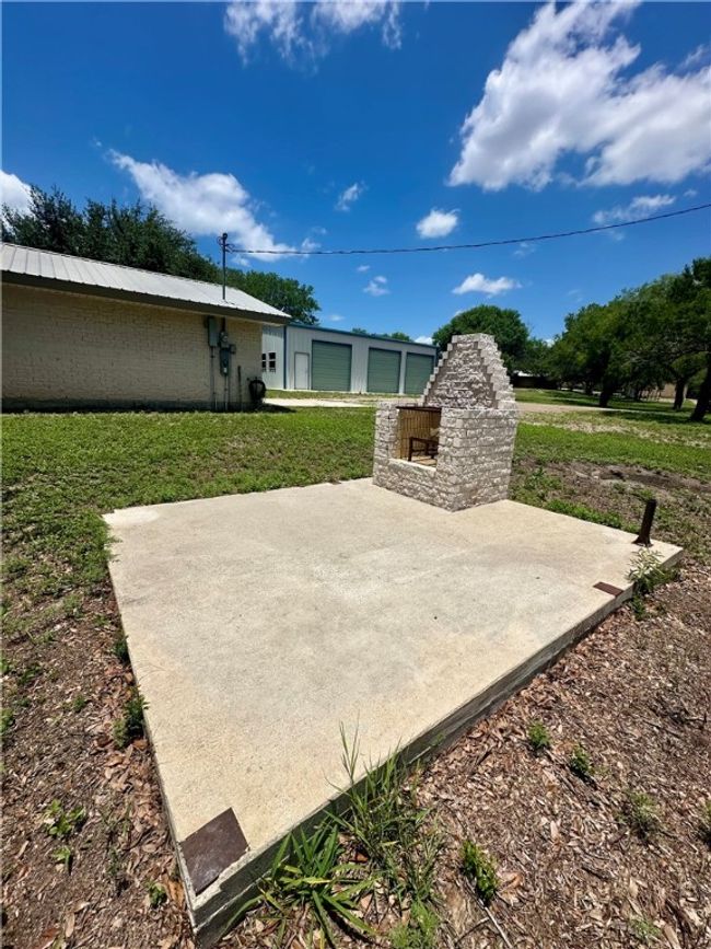 1069 Highway 72, House other with 4 bedrooms, 2 bathrooms and null parking in Three Rivers TX | Image 6
