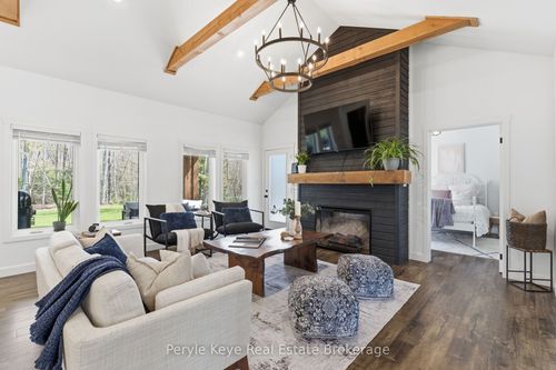 1056 Xavier Street, Gravenhurst, ON, P0E1G0 | Card Image