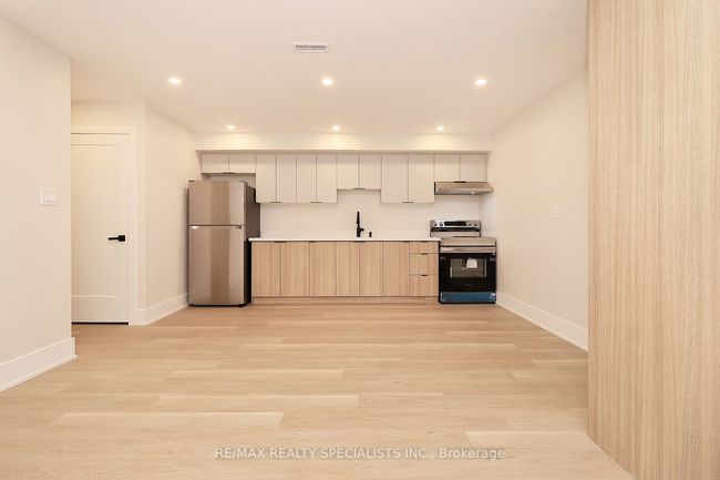 1048 Roosevelt Rd, House attached with 5 bedrooms, 6 bathrooms and 2 parking in Mississauga ON | Image 43