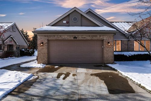 215 Edington Cir, Canton, MI, 48187-5064 | Card Image