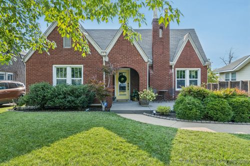 1528 Columbia Pl, Tulsa, OK, 74104-4727 | Card Image