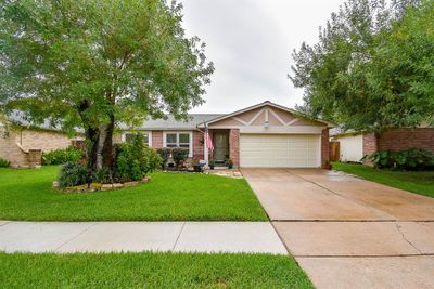 2111 First Crossing Boulevard, House other with 3 bedrooms, 2 bathrooms and null parking in Sugar Land TX | Image 2