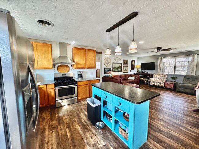 302 E Castlewood Dr, House other with 2 bedrooms, 1 bathrooms and 4 parking in Granite Shoals TX | Image 10
