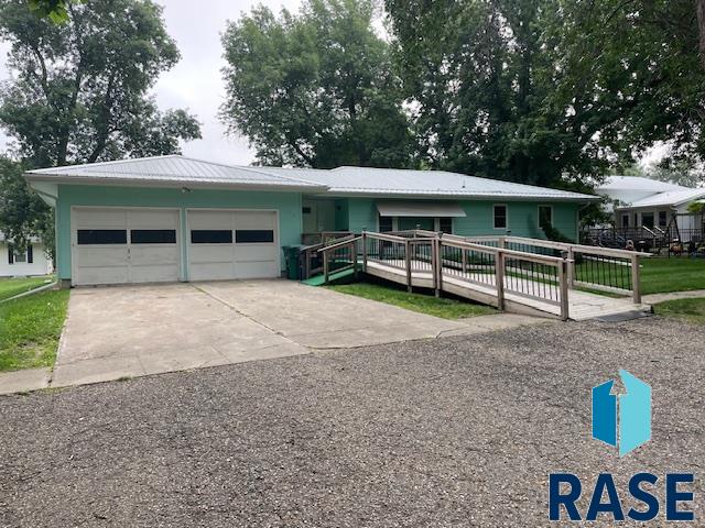 Fell St, Larchwood, IA 51241