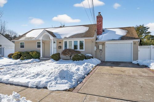 113 Kuhl Ave, Hicksville, NY, 11801-2458 | Card Image