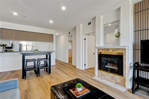 225-555 Maine Ave, Long Beach, CA, 90802-2719 | Card Image