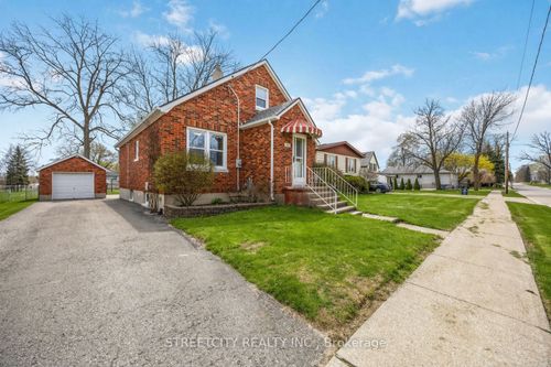 530 Plympton St, Wyoming, ON, N0N1T0 | Card Image