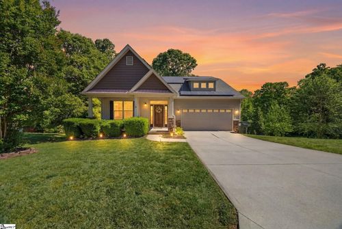 15 Kinlock Ln, Travelers Rest, SC, 29690-9585 | Card Image